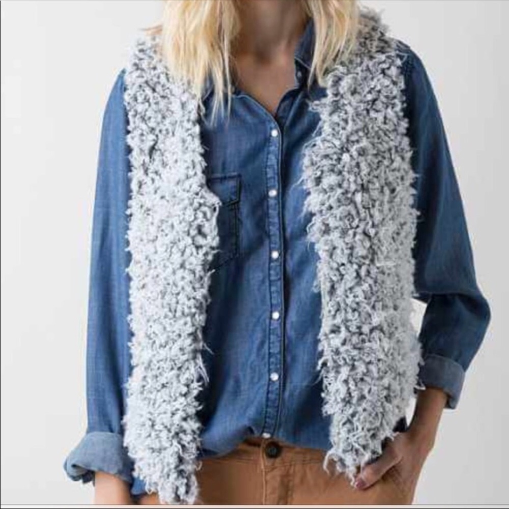 Me Jane Faux fur vest grey NWT L